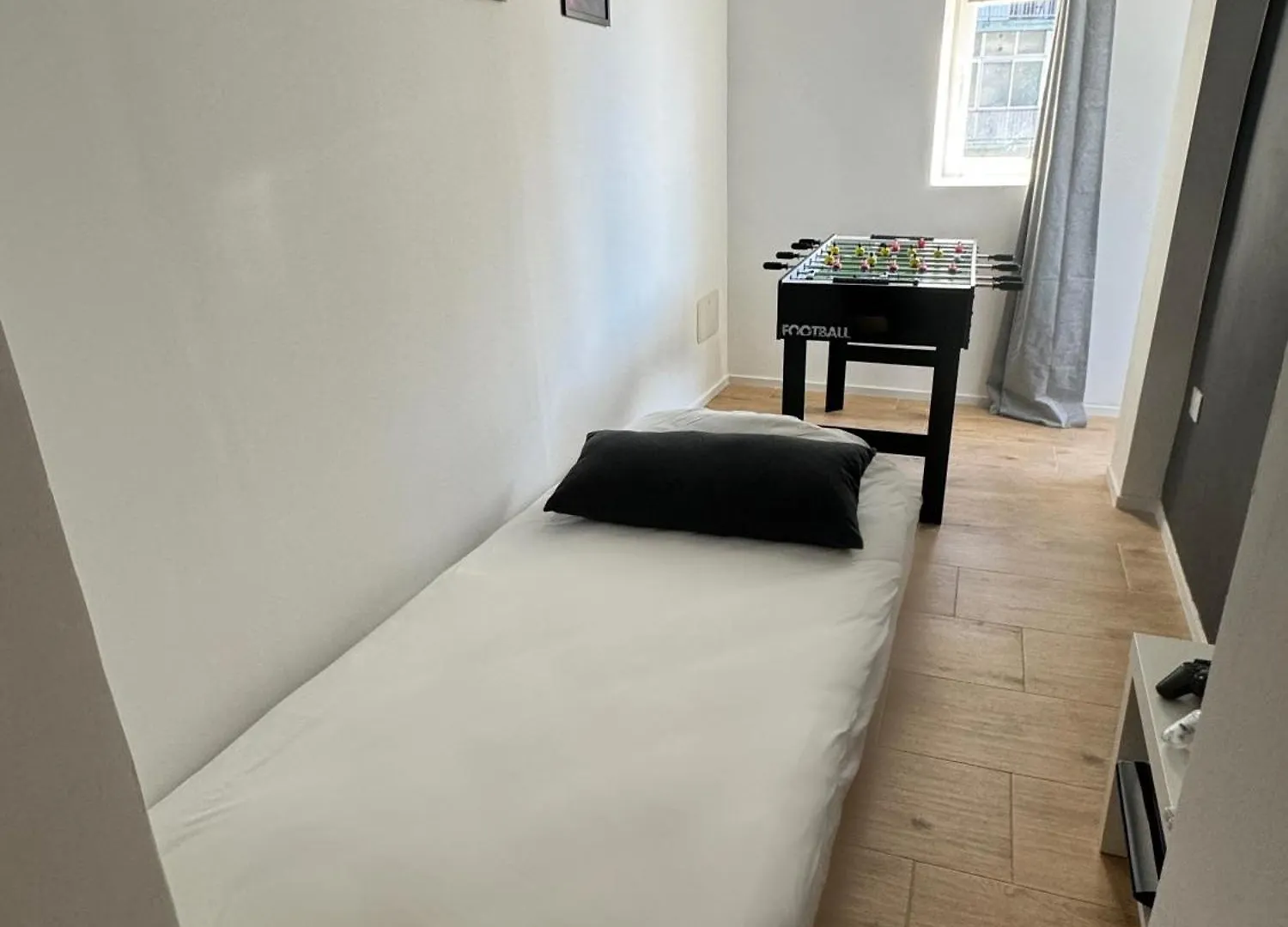 Spacious 4 Room Apartment, 8Min Walk To Old Town, Free Parking, All New Бари 0*,  Италия