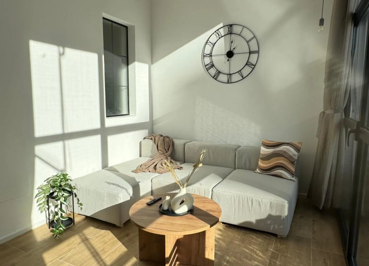 Spacious 4 Room Apartment, 8Min Walk To Old Town, Free Parking, All New Бари