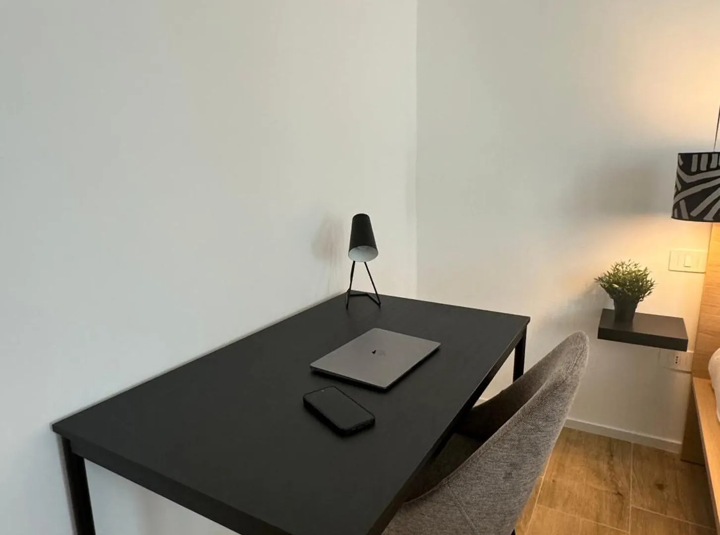 Апартаменты Spacious 4 Room Apartment, 8Min Walk To Old Town, Free Parking, All New Бари Италия