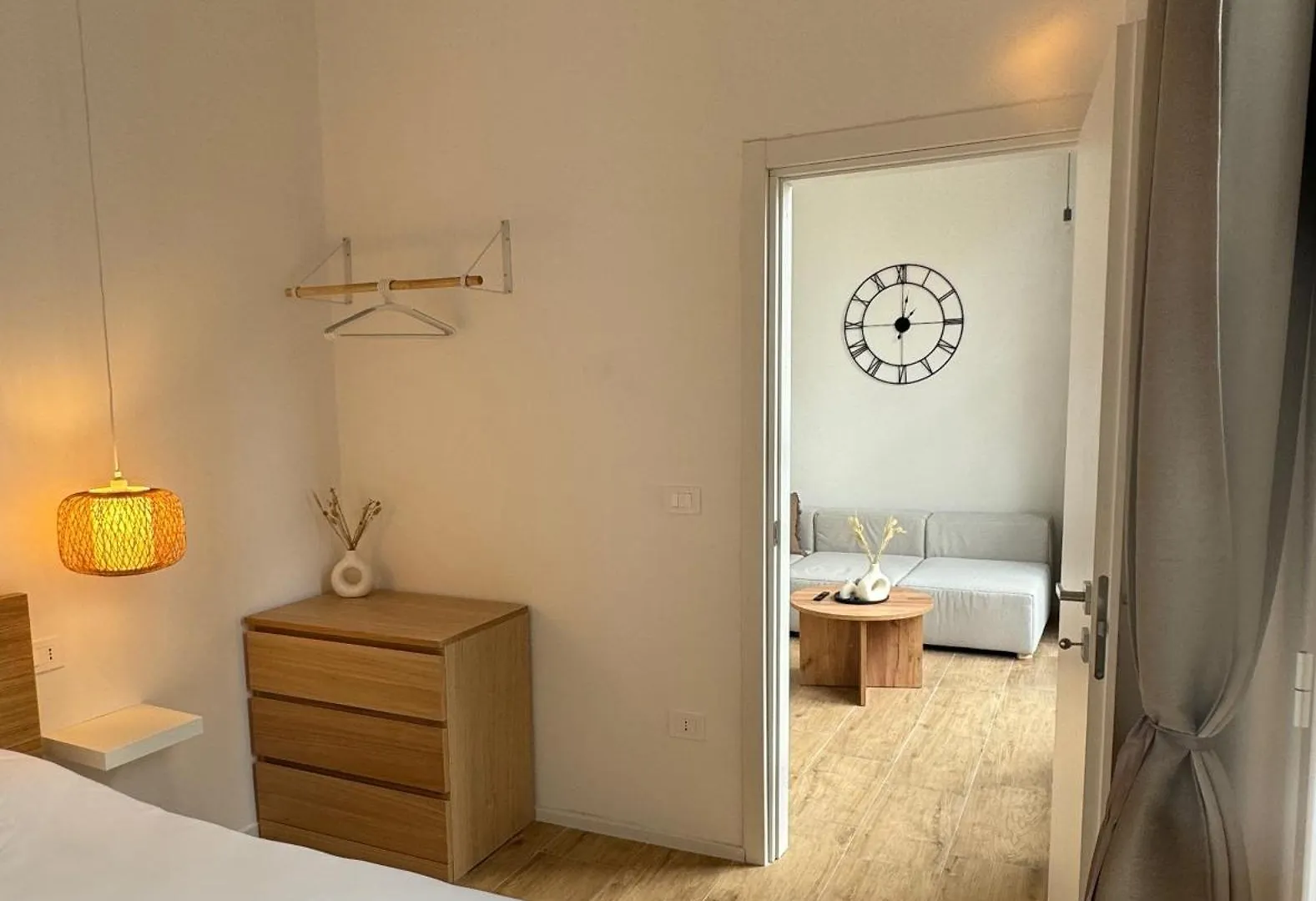 Spacious 4 Room Apartment, 8Min Walk To Old Town, Free Parking, All New Бари