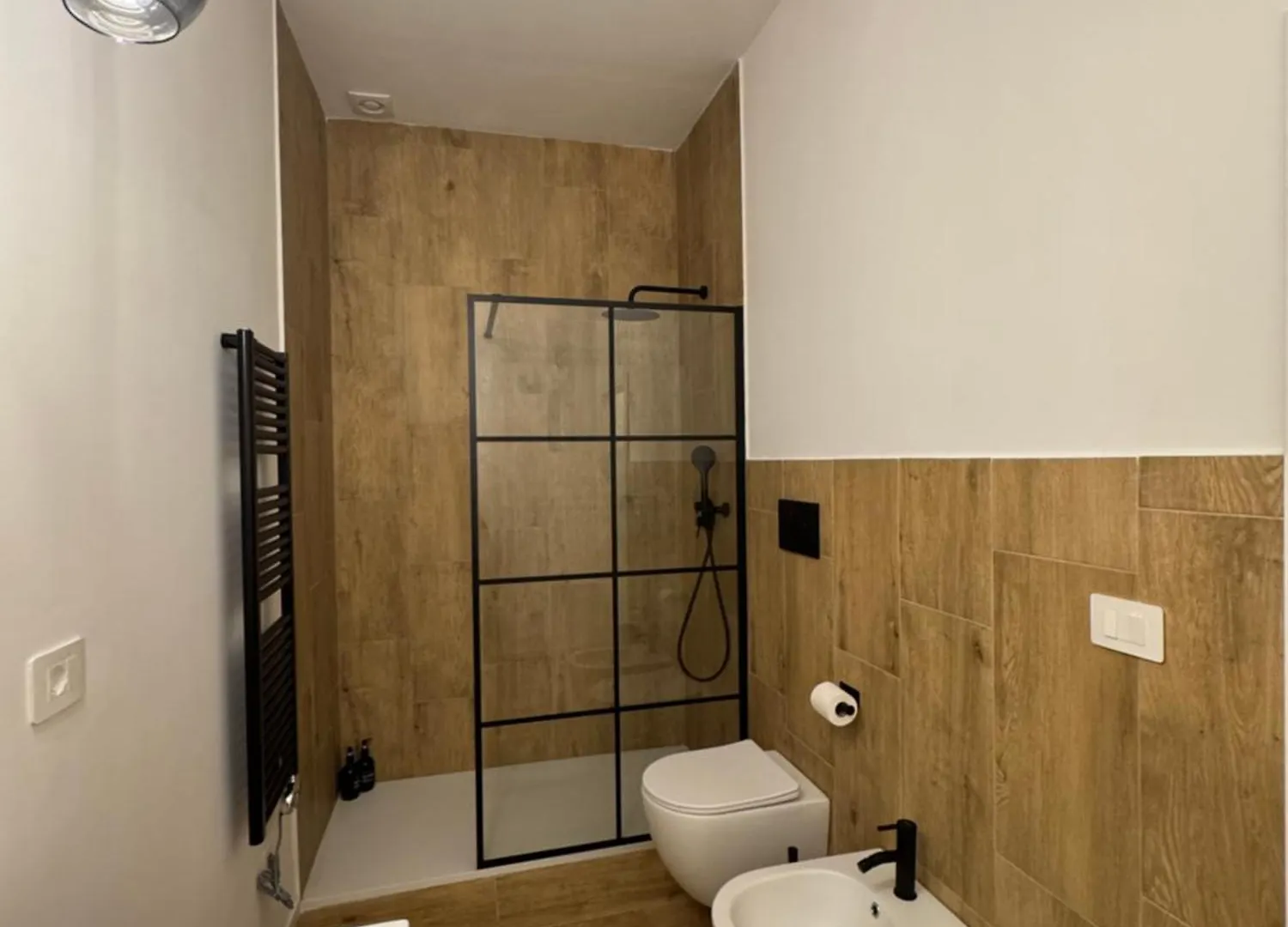 Spacious 4 Room Apartment, 8Min Walk To Old Town, Free Parking, All New Бари 0*,  Италия