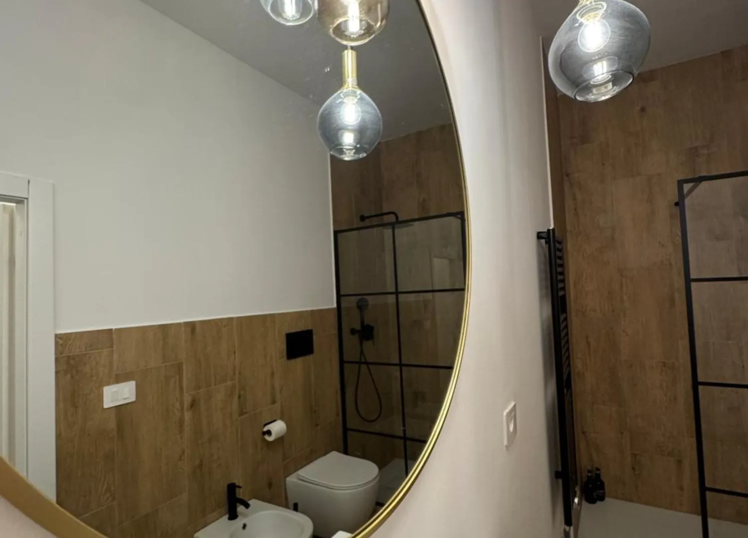 Апартаменты Spacious 4 Room Apartment, 8Min Walk To Old Town, Free Parking, All New Бари